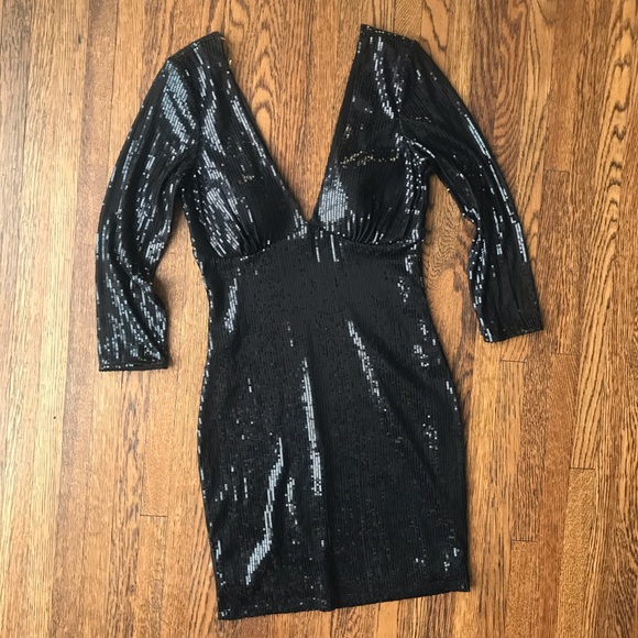 Forever 21 Dresses & Skirts - Forever 21 Black V-neck Sequin Dress